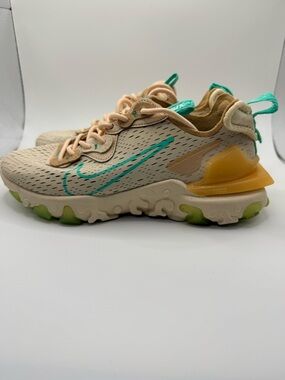 NIKE React Vision Pearl White Green Glow Women’s Athletic Shoes Size 7